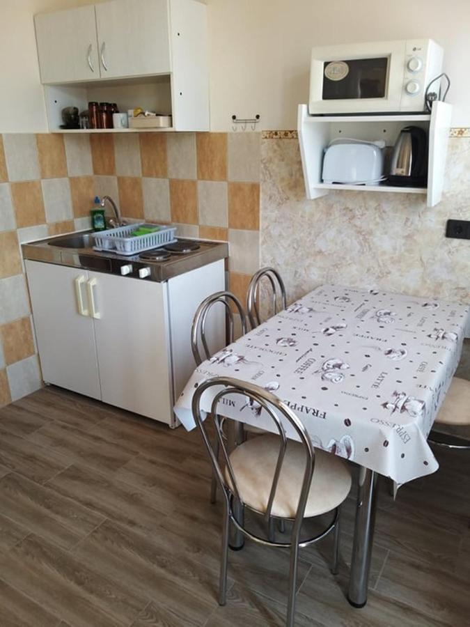 Garden Apartmanhaz 2 ハイデゥソボスロー エクステリア 写真