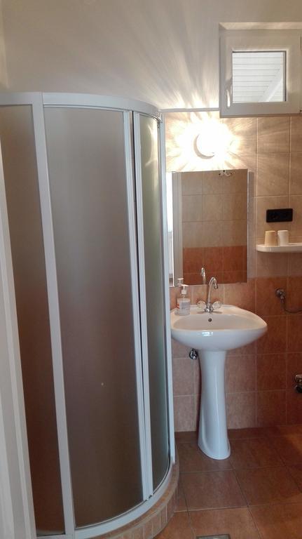 Garden Apartmanhaz 2 ハイデゥソボスロー エクステリア 写真